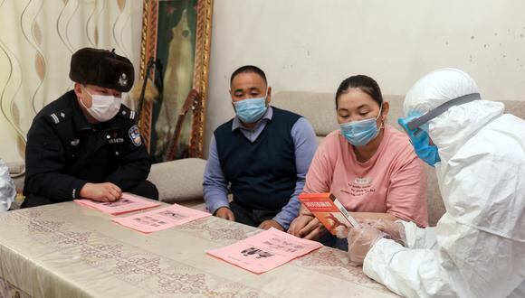 Hasta el momento, en la región noroccidental de Xinjiang, de la que Urumqi es capital, se han registrado 55 casos desde que se detectase el rebrote la semana pasada. (Foto: STR / AFP)
