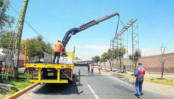 Municipalidad de Arequipa inició retiro de letreros de avenidas