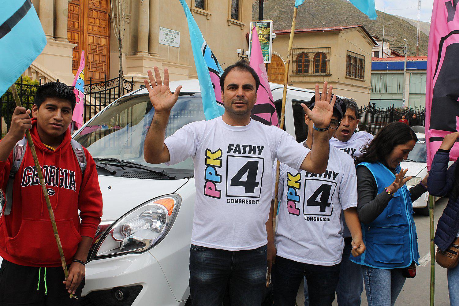 Tarmeño espera voto de la población para llegar al Congreso 