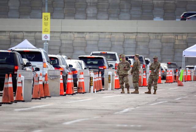 La cifra de enfermos de coronavirus en Florida aumentó de 1.007 a 1.171 entre el domingo por la tarde y la mañana de este lunes, mientras que los casos mortales pasaron de 13 a 14, según el Departamento de Salud estatal. (Foto: EFE)