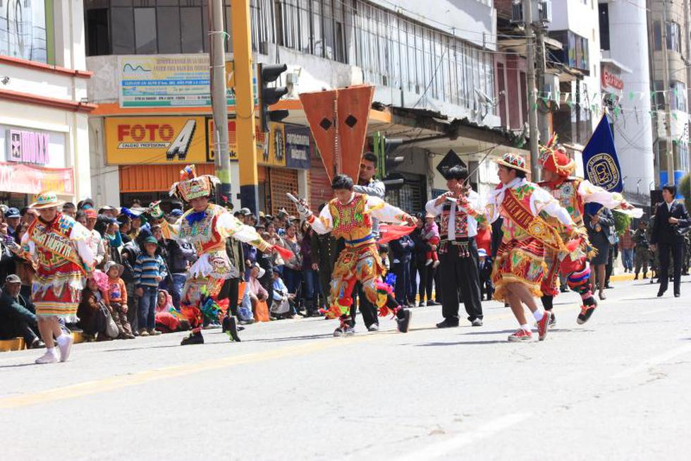 Pandillas de danzantes destacan en desfile dominical (FOTOS)