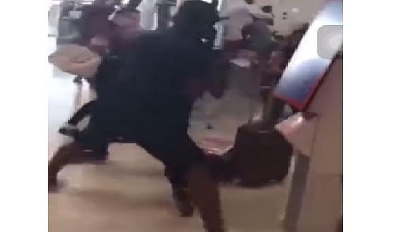 Vuelos se retrasan en aeropuerto tras una pelea entre dos raperos (VIDEO)