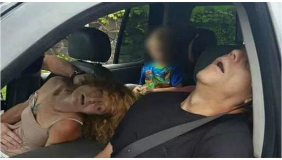 Facebook: foto de niño que ve a sus padres drogados conmociona al mundo (FOTOS)