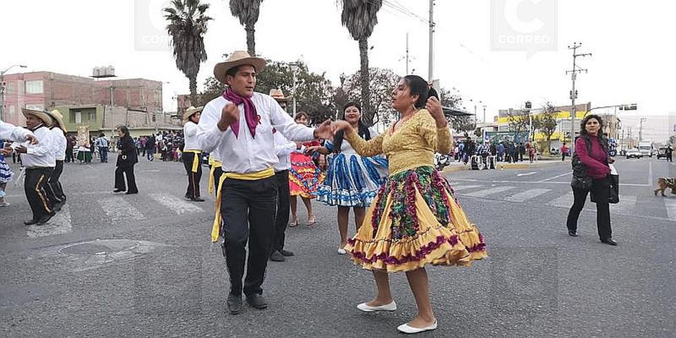 Grupos folclóricos rinden su saludo a la reincorporación de Tacna