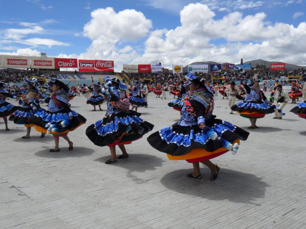 Fotos: Concurso de danzas autóctonas por la Virgen de La Candelaria