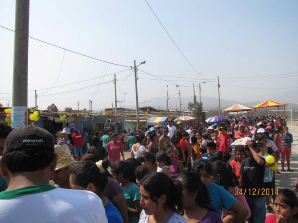 Precandidato a Lima: Reparten pescado junto a imagen de Rafael Santos ...¿por votos?  (Fotos)