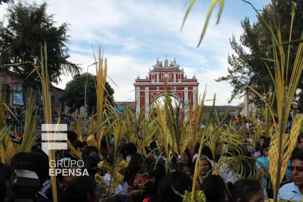 Ayacucho: Multitud de fieles participan de procesión del 'Señor de Ramos'