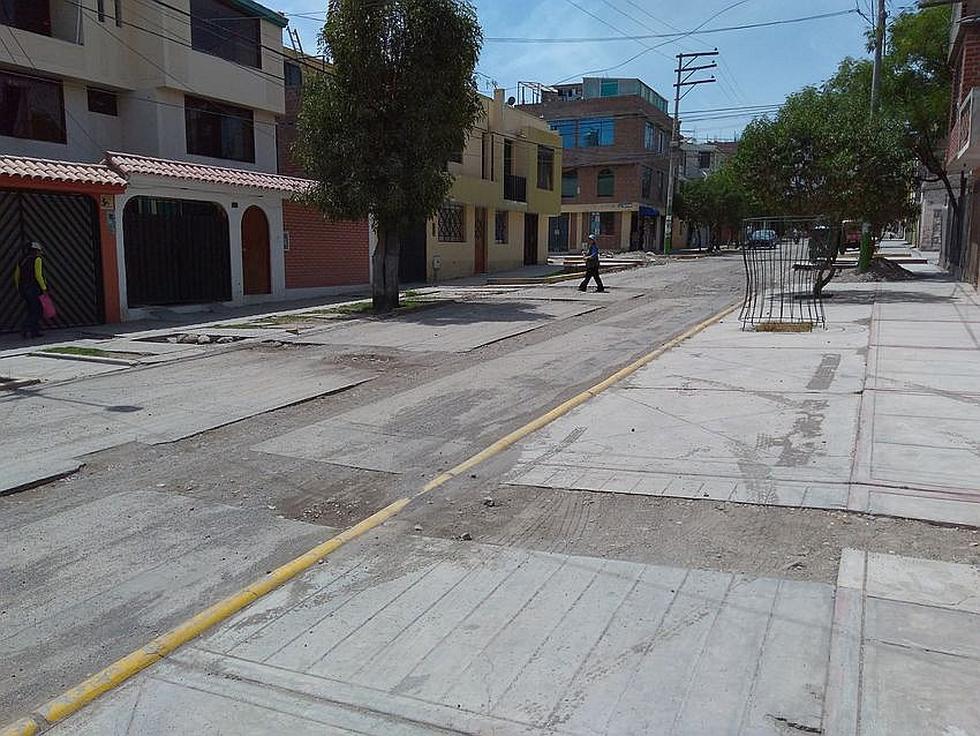 Calles de Cerro Colorado están destrozadas por trabajos de cambios de tuberías