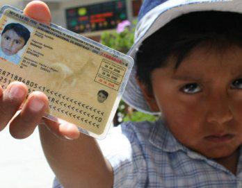 500 niños reciben sus DNI gratuitos