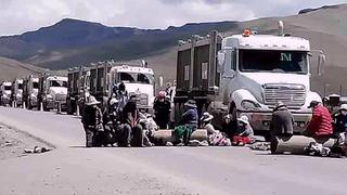 Pobladores bloquean Corredor Minero del Sur en exigencia de bono en Espinar (FOTOS)