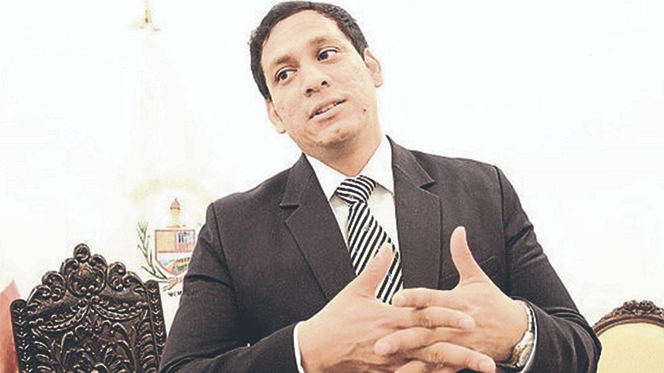 Contraloría suspende a Luis Valdez para ejercer funciones en un cargo que dejó hace 5 años 