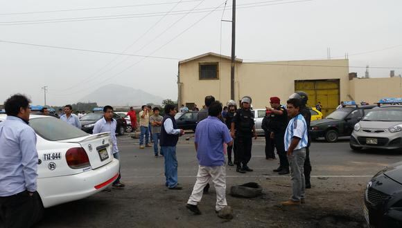 Taxistas bloquean carretera Panamericana Norte por escasez de GLP