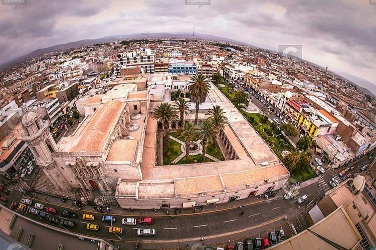 Aglomeración de actividades pone en peligro el Centro Histórico de Arequipa