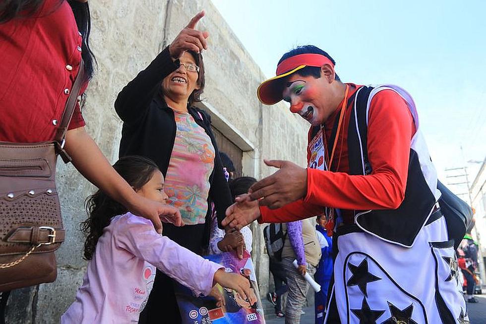Payasos armaron fiesta en las calles del Centro Histórico (FOTOS y VIDEO)