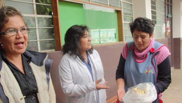 Proveedor de Qali Warma entrega pan con hongos a niños de jardín