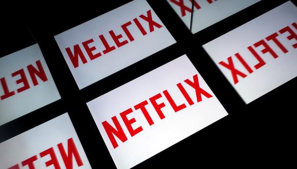 Esta imagen muestra el logotipo gigante de Netflix de transmisión en línea de EE. UU. Mostrado en una tableta en París el 18 de febrero de 2019 (Foto de Lionel BONAVENTURE / AFP)
