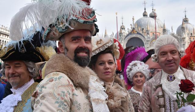 En la fiesta de hoy se impuso un fuerte dispositivo de seguridad con 120 policías locales. (EFE).
