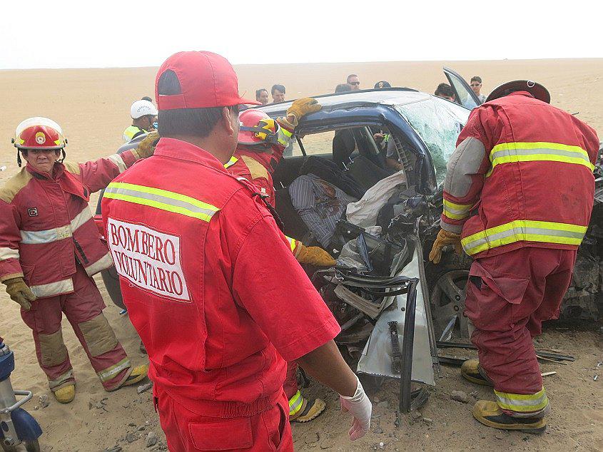 Así fue el rescate de los fallecidos del accidente en Mocupe (FOTOS Y VIDEO)
