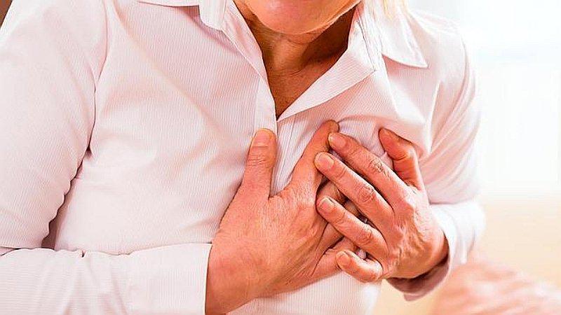 Conoce los síntomas del infarto al corazón en varones y mujeres