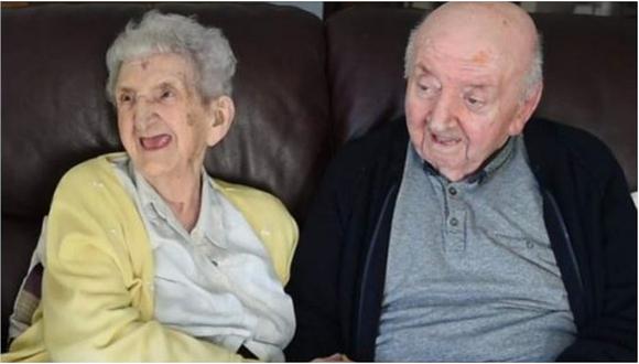 Mamá de 98 años se muda a un hogar de ancianos para cuidar de su hijo de 80 años