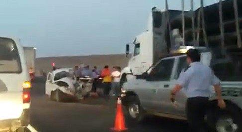 La Libertad: Choque frontal entre Volkswagen y tráiler deja un muerto (Vídeo) 