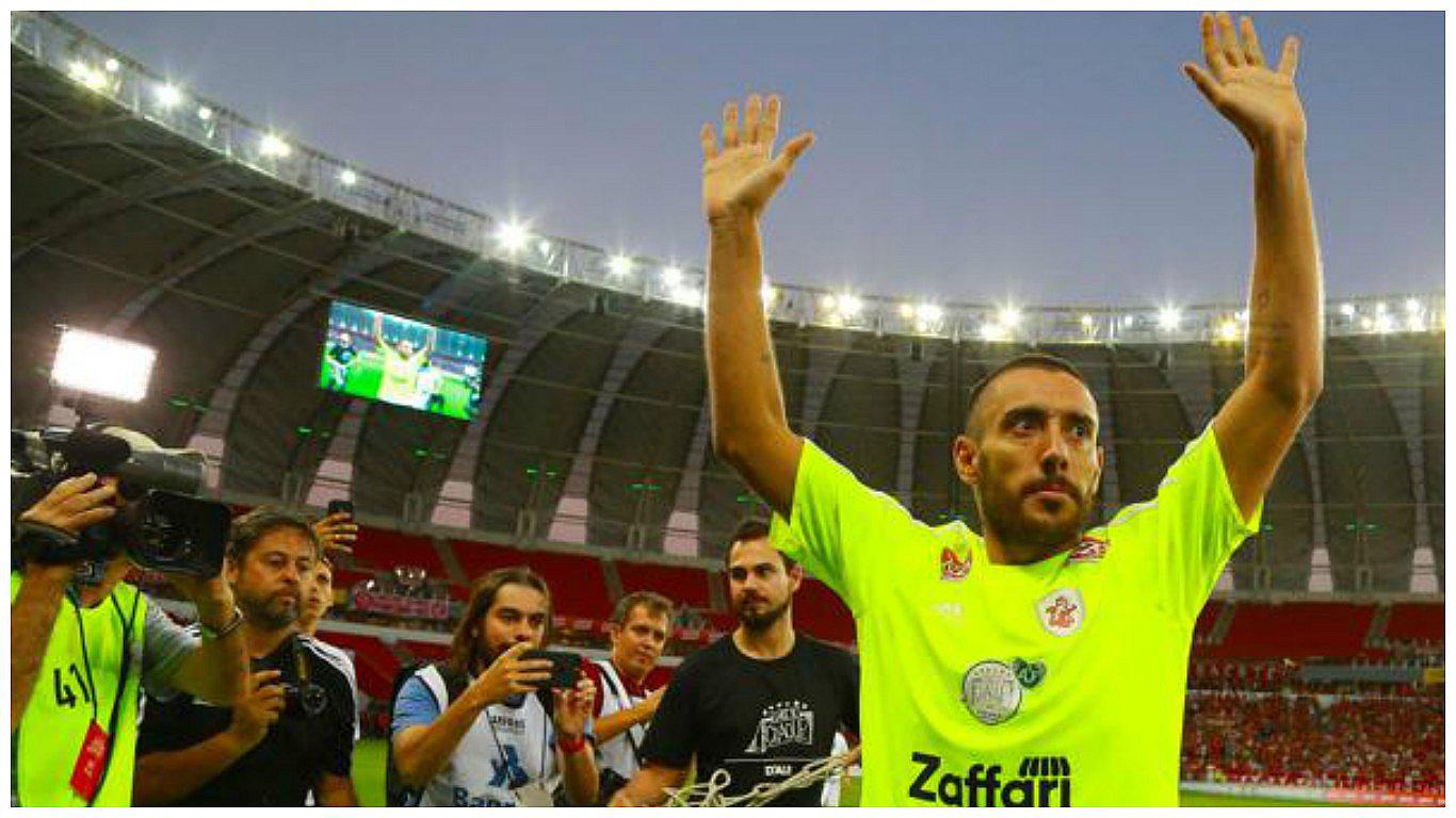 Chapecoense: el emotivo regreso de Alan Ruschel a un estadio de fútbol (VIDEO)
