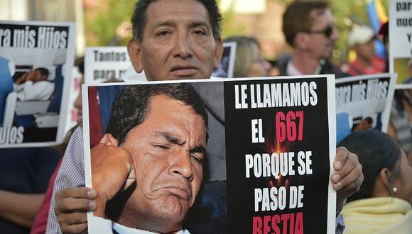 "¡Ecuador no es Venezuela"!, le gritan miles a Rafael Correa en protesta