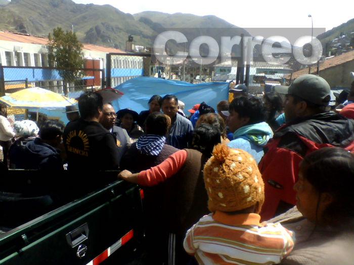 Comerciantes intentan retomar local de Casamar