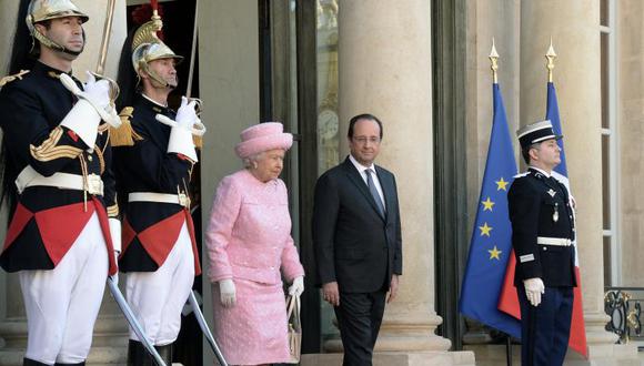 La Reina Isabel y François Hollande conmemoran el Desembarco en Normandía