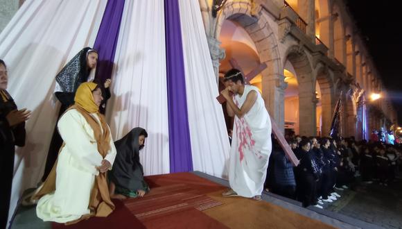 Jóvenes realizaron representación del Vía Crucis por Semana Santa. (Foto: Yorch Huamani)