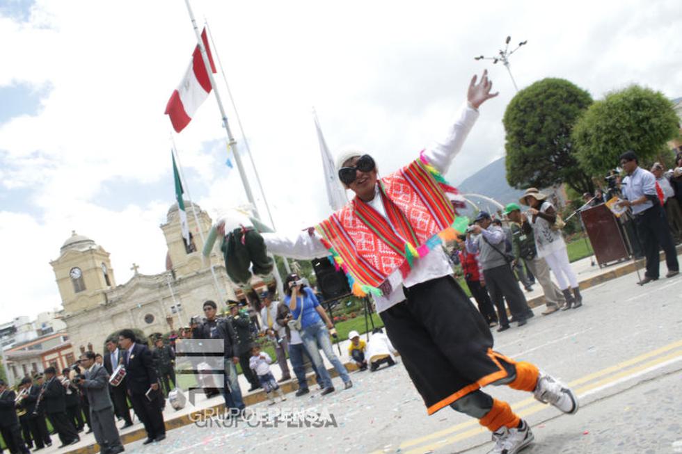 VÍDEO: Desfile multicolor en Huancayo con danzas y alegorías pasqueñas