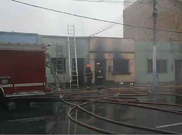Incendio consumió una vivienda en el Callao (VIDEO)