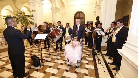 La vez que la "niña sirenita" celebró sus 15 años en Palacio Municipal de Lima (VIDEO)