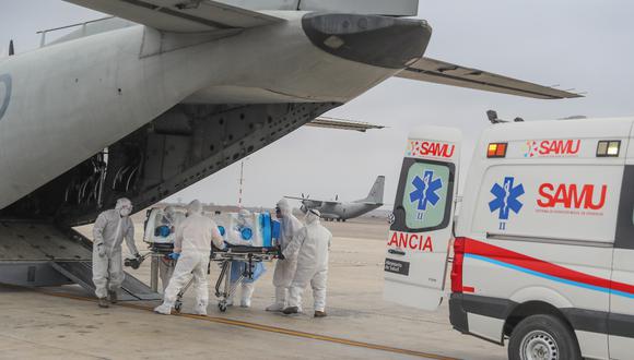 Apurímac: enfermero de 54 años y grave por COVID-19 fue trasladado en avión hasta Lima (Foto: Ministerio de Defensa)