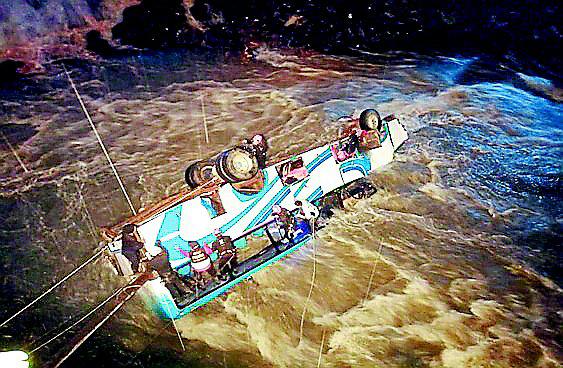 Tres muertos, 41 heridos y dos desaparecidos tras accidente en Sandia