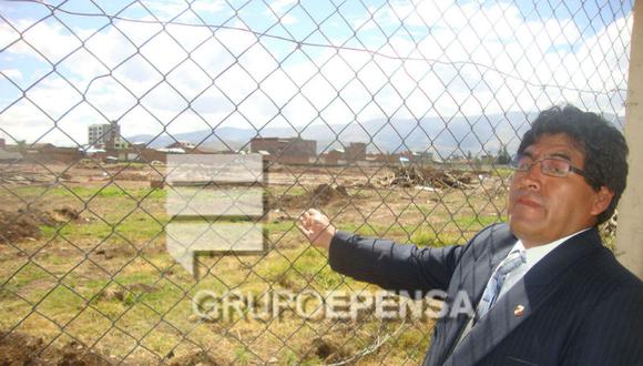 Paralizan trabajos en obra de colegio  Santa Isabel 