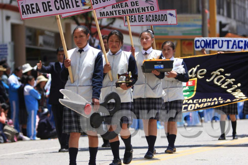 Colorido desfile engalana calles de Huancayo (FOTOS) 