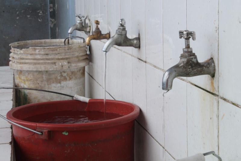 Cortarán agua potable en distritos de Pueblo Libre y San Miguel