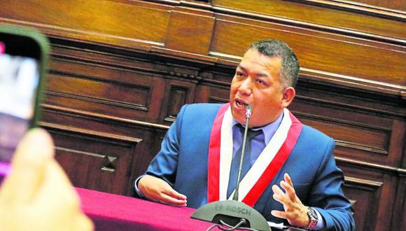 Legislador ancashino usó de forma irregular la camioneta del Congreso para viajar a Piura. Vehículo se malogró, pero legislador no pagó reparación.