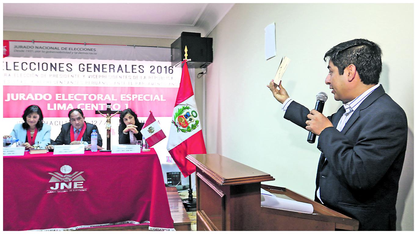 César Acuña: Su exclusión quedó al voto en el JEE