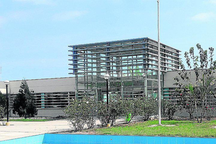 Grupos de familias laboran en el hospital San Juan de Dios