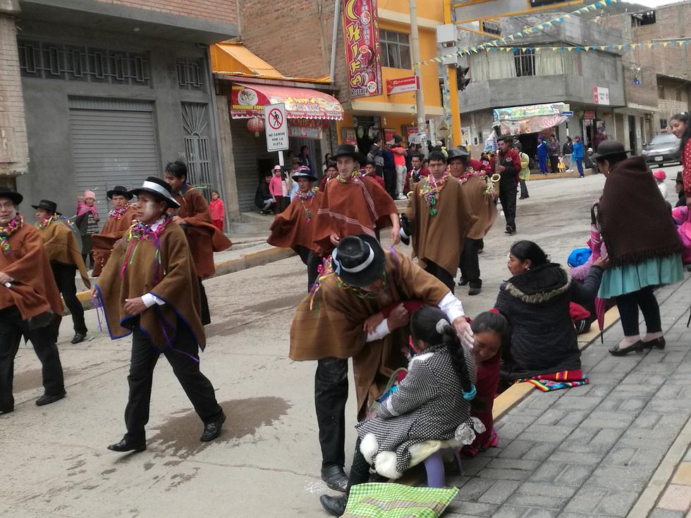 Danzantes hacen gozar a rabiar a huancavelicanos