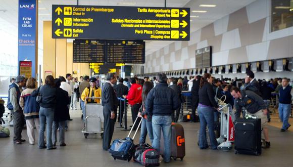 José Fernández Campos, superintendente de Migraciones, explicó que el sistema con el que se trabaja la sede del aeropuerto está “obsoleto”, por lo que se está pidiendo al MEF un proyecto de inversión para cambiarlo. (Foto: Andina)