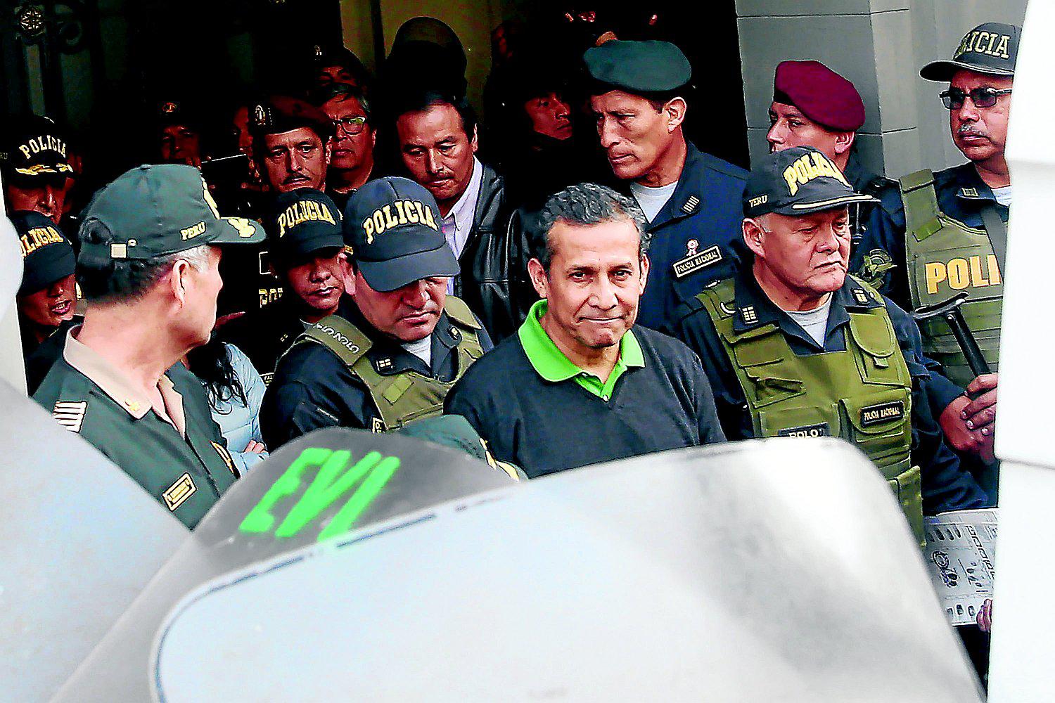 Ollanta Humala duerme junto a Fujimori