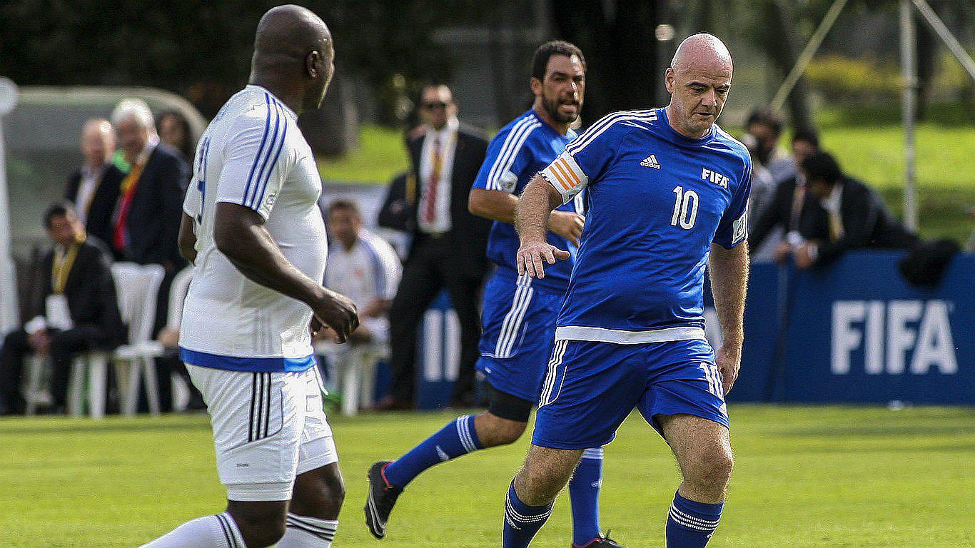 Presidente de la FIFA jugó en amistoso de leyendas mundiales en Colombia