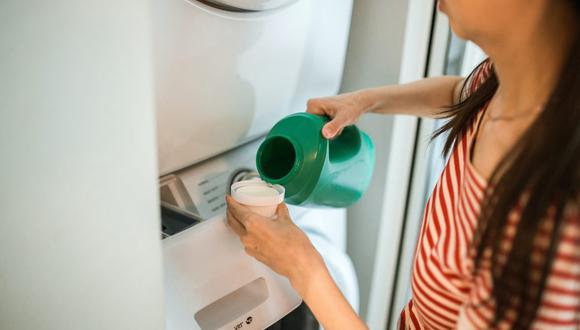 Al encender la lavadora, uno de los grandes errores es echar mucho detergente. Aprende cómo ahorrar con este truco. (Foto: RODNAE Productions / Pexels)