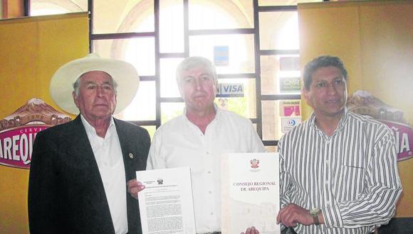 Arequipa: Consejo Regional defiende peleas de toros por ser tradición 