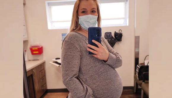 Courtney Rogers embarazada de su última hija, Cambria. (Foto: Instagram littlehouseinthehighdesert)