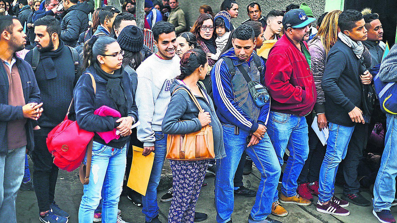 Venezolanos podrán entrar sin pasaporte al Perú solo hasta la medianoche