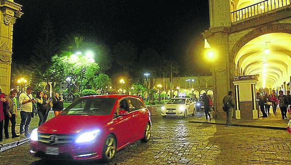 Taxistas de Arequipa se oponen al ingreso de Uber Perú